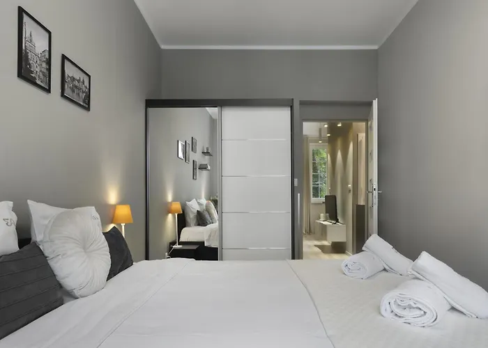 Cozy Old Town Center By Elite Apartment